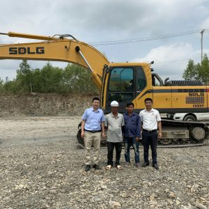 bàn giao máy xúc lật e6300f