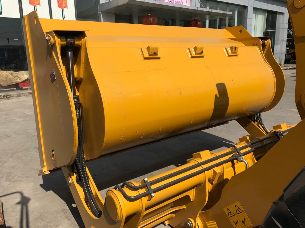 máy xúc lật L956F đổ cao 4.5m-3