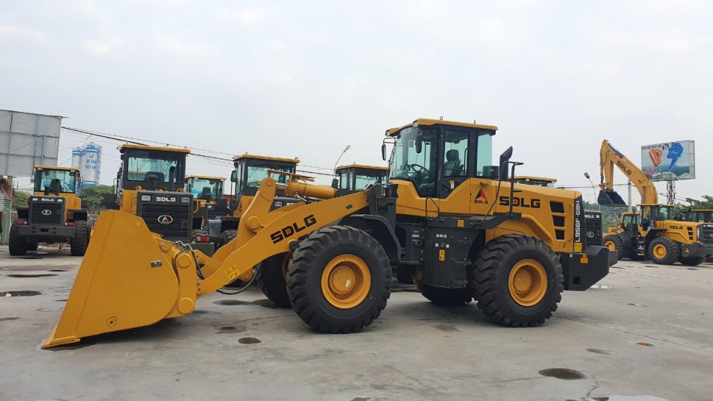máy xúc lật đổ cao 4.5m l956f