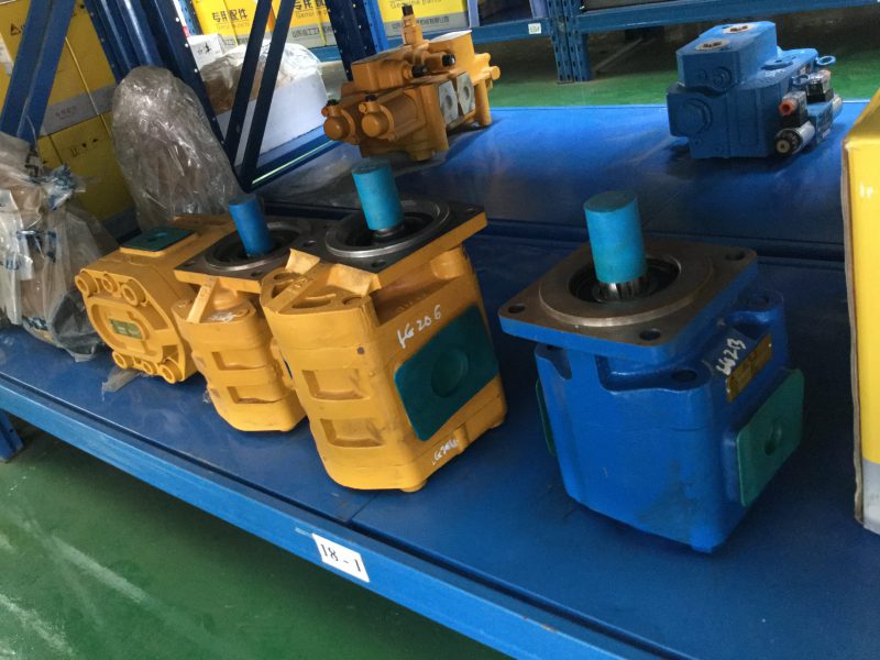 Bơm lái xúc lật
