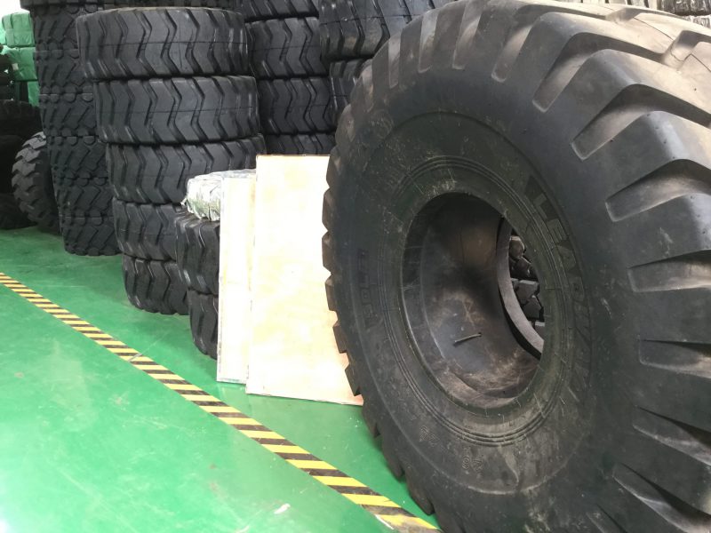 lốp xúc lật
