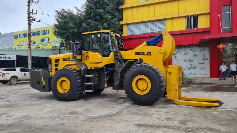 máy nâng đá sdlg lft33f-6